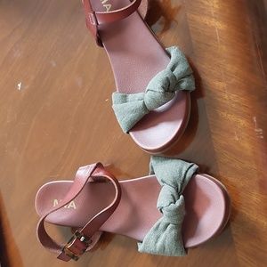 Mia brown sandals with bow (9W)